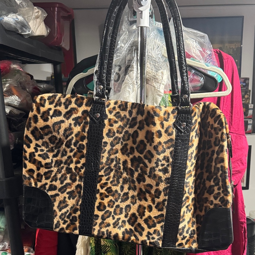 Chic Leopard Print Tote with Black Details